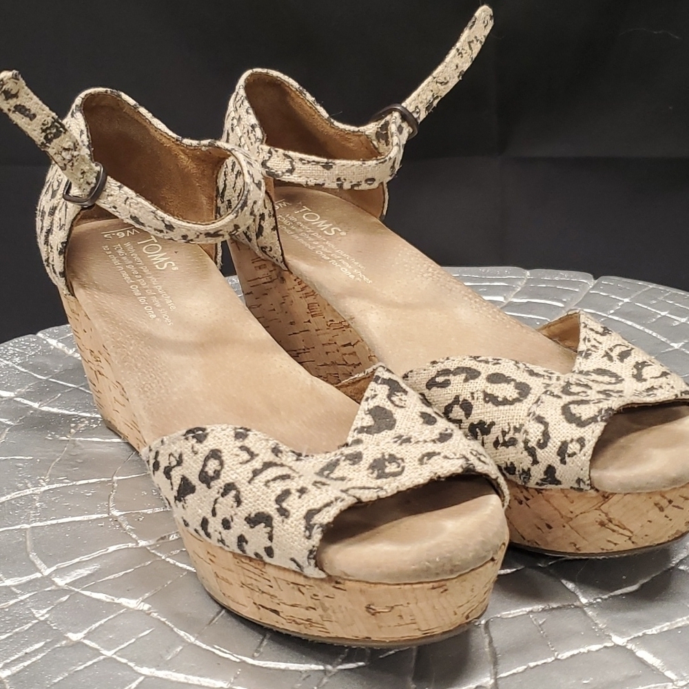 Toms Cheetah Wedges SZ 6.5
